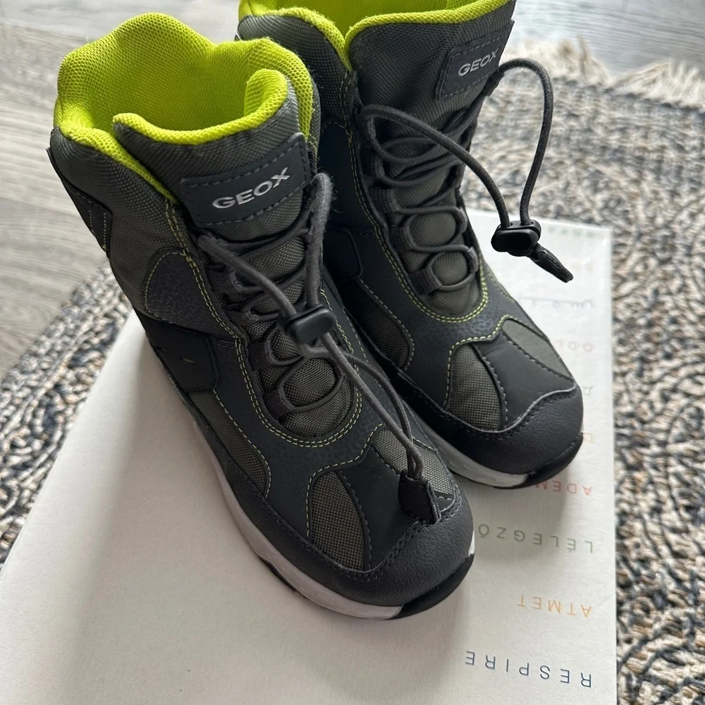 Geox snow boots size 13